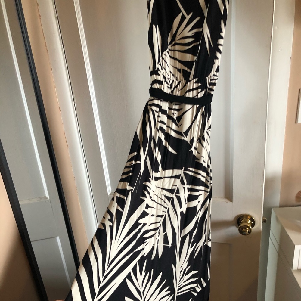 Merona maxi dress with floral designs.